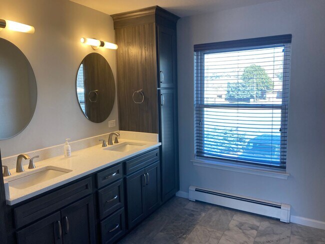 Building Photo - 2523 Claremont Ct NE