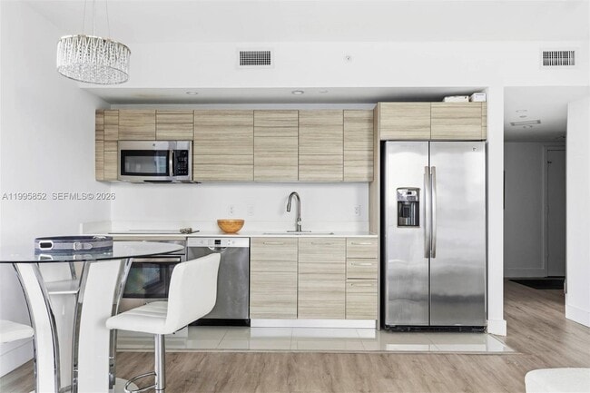 Building Photo - 121 NE 34th St