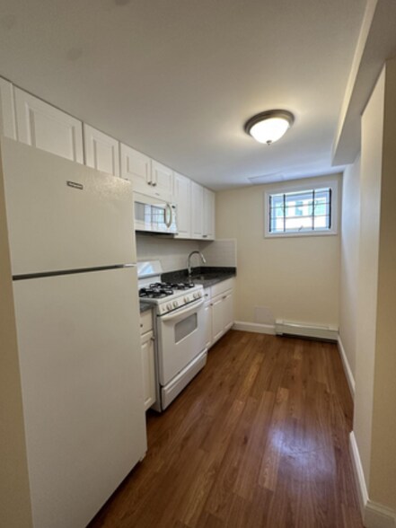 Building Photo - 381 Harvard St