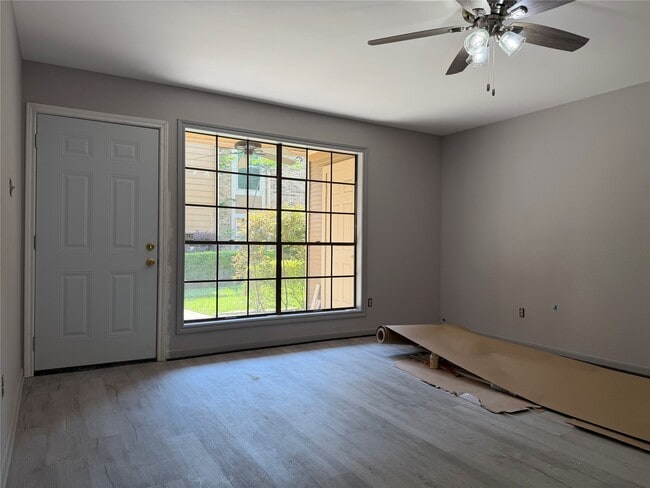 Building Photo - 1311 Antoine Dr
