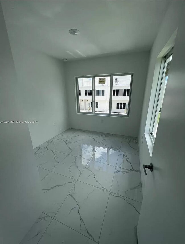 Building Photo - 25859 SW 144th Ct
