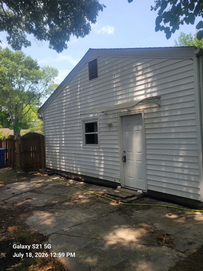 Building Photo - 512 S Kings Point Rd