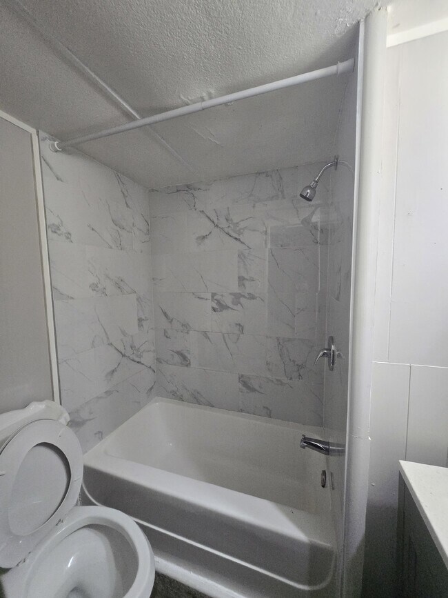 Building Photo - Affordable 1 Bedroom - Utilities Included
