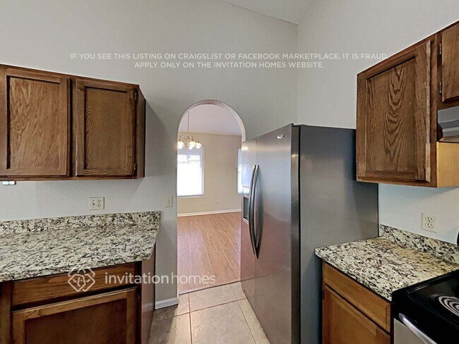 Building Photo - 668 E Manor Dr