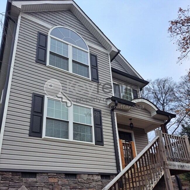 Building Photo - 3583 Crompton St