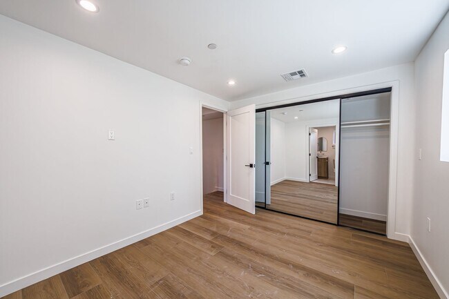 Building Photo - 5508 Barton Ave