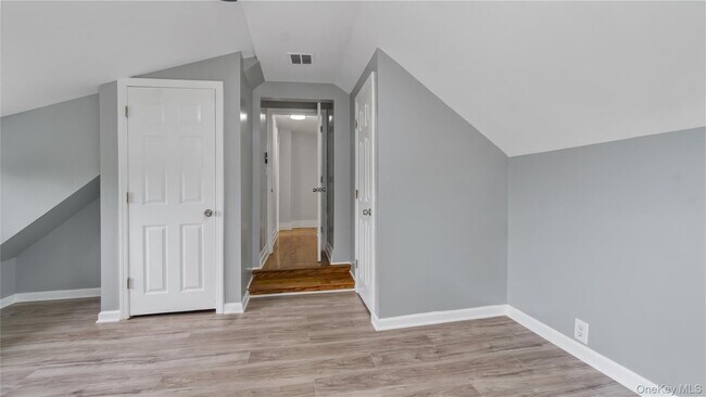 Building Photo - 22 B Town Path