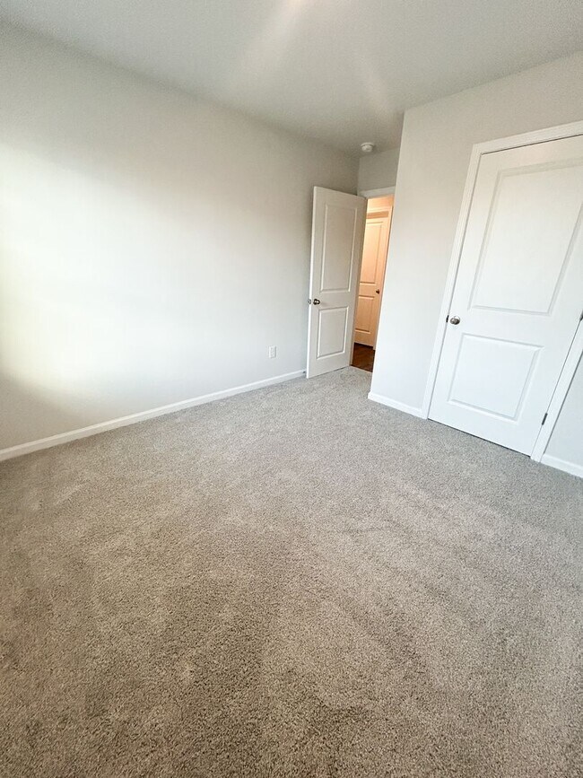 Building Photo - Charming 3D, 2 BA Cottage