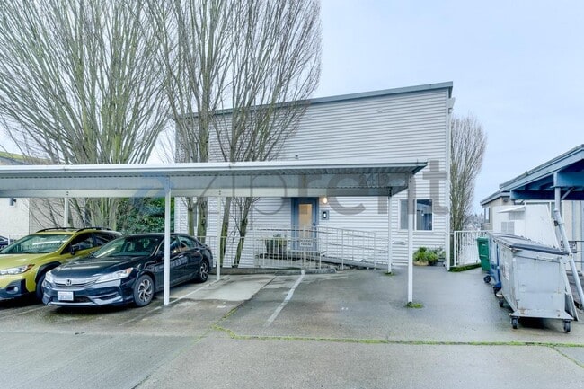 Building Photo - 2419 8th Ave N