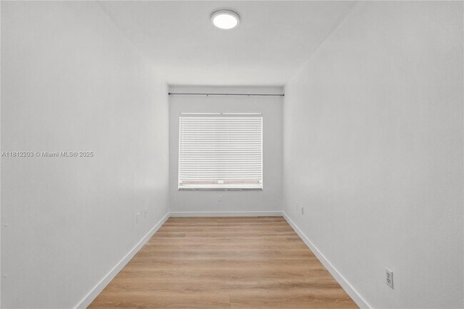 Building Photo - 918 Ocean Dr