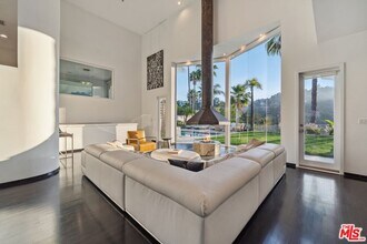 Building Photo - 2029 Mt Olympus Dr
