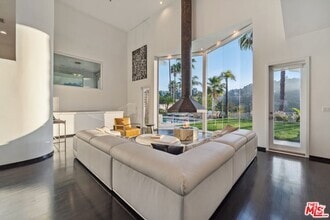 Building Photo - 2029 Mt Olympus Dr