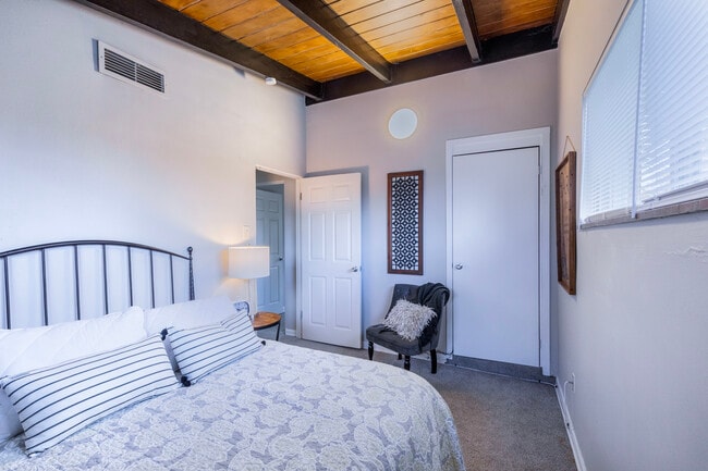 Building Photo - 7739 Peach Tree Ln