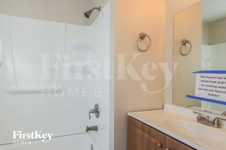 Building Photo - 222 Tillamook Dr