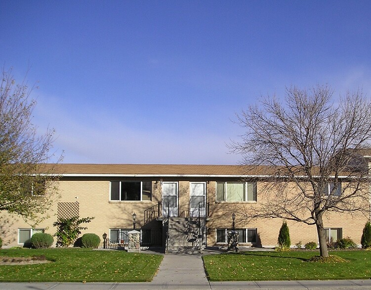 Building Photo - 754 N Saturn Ave