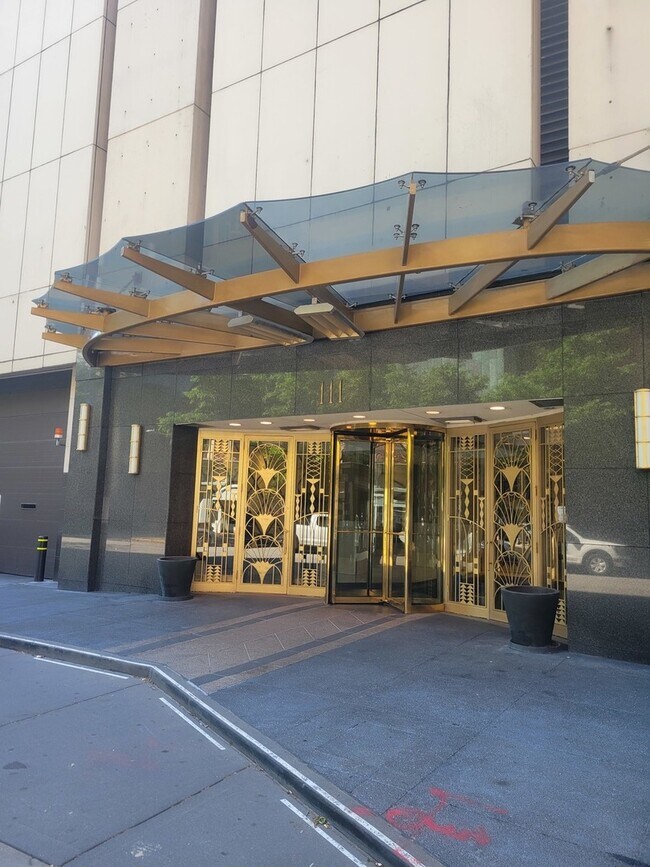 Building Photo - 111 E Chestnut St