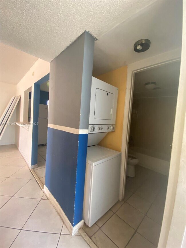 Building Photo - 5100 SW 41st St