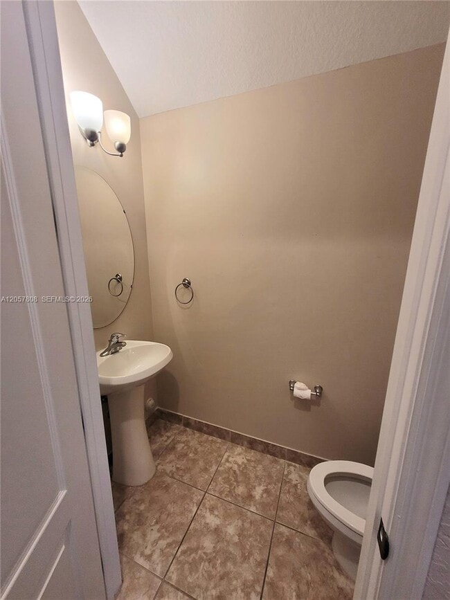 Building Photo - 8707 Buckskin Manor