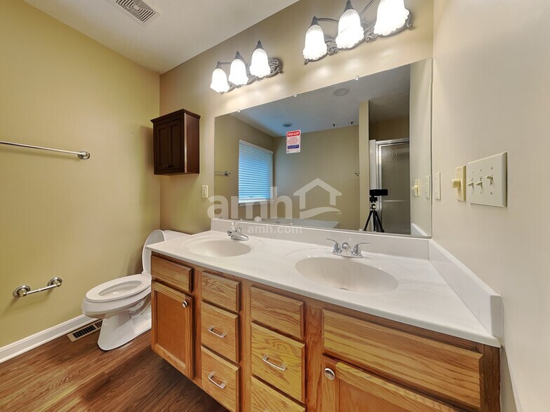 Building Photo - 8676 Woolstone Ct
