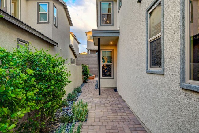 Building Photo - Luxury Fully Furnished Designer Home in Inspirada!