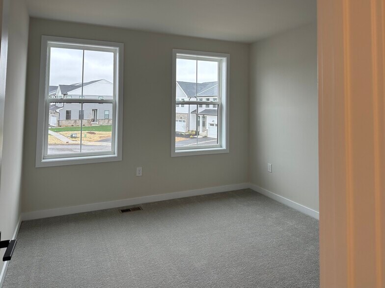 Building Photo - 182 Mahogany Ln