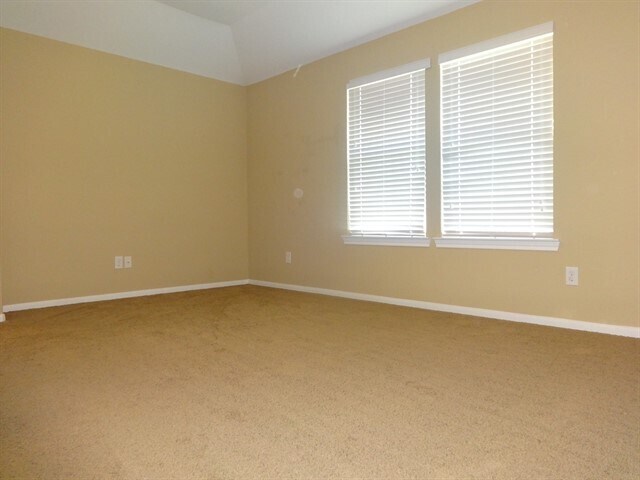 Building Photo - 28606 Lockeridge Farms Dr