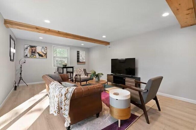 Building Photo - 15 Churchill Dr