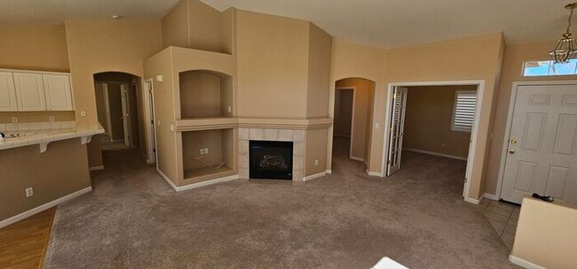 Building Photo - 2 Bedroom 2 bath 2 Car garage Plus Bonus R...