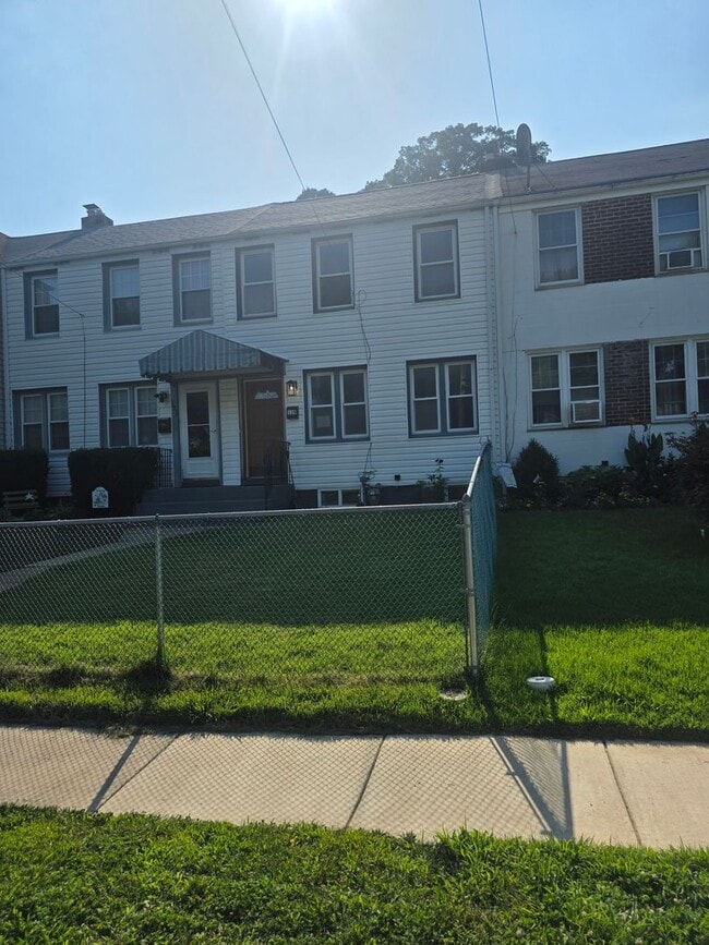 Building Photo - ELSMERE GARDENS