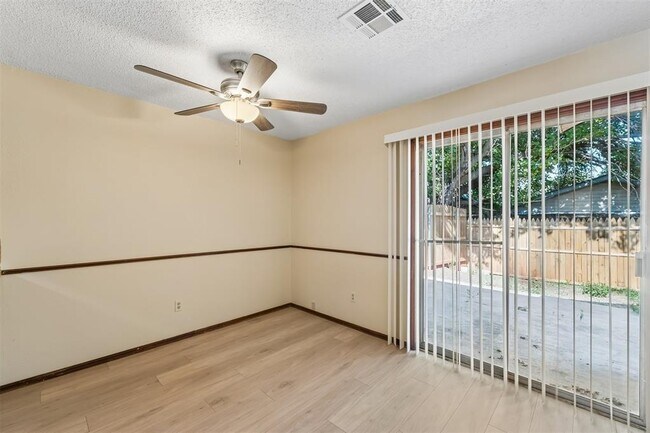 Building Photo - 208 Hudson Pl