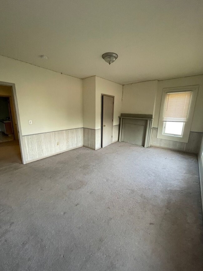 Building Photo - 194 E 14th Ave