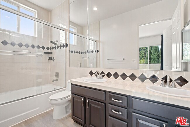 Building Photo - 4940 Laurel Canyon Blvd