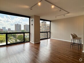 Building Photo - 4343 N Clarendon Ave