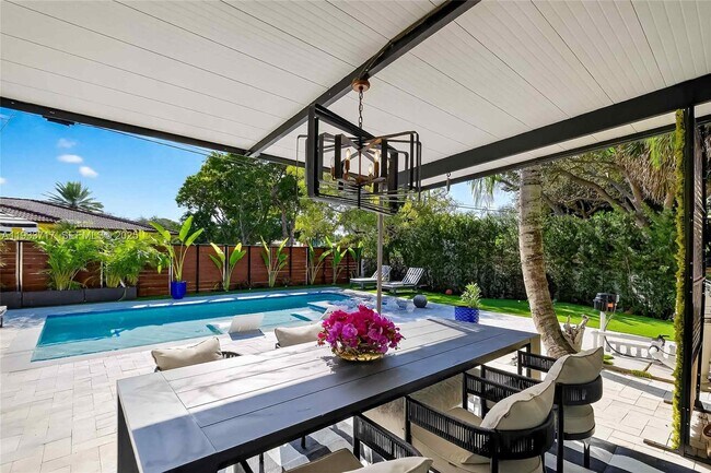 Building Photo - 800 NE 97th St