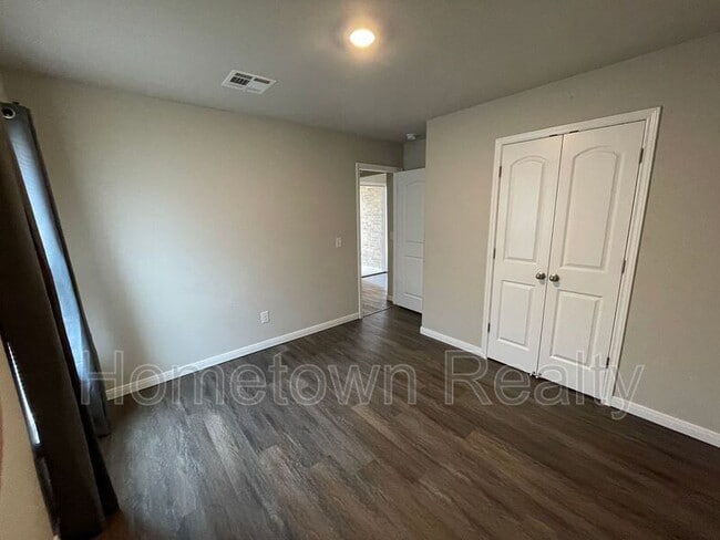 Building Photo - 1712 Vermilion Ln