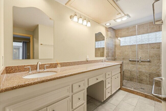 Building Photo - 10125 Valley Forge Dr