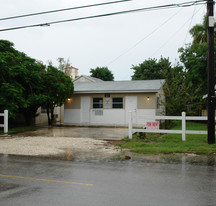 Building Photo - 810-812 NE 4th St