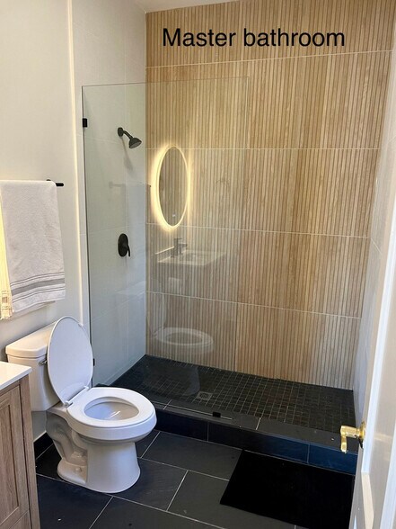 Building Photo - 2212 W Huron St