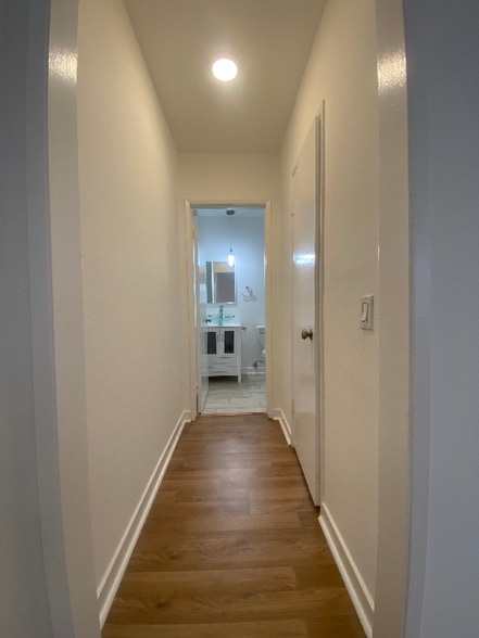 Building Photo - 1849 S Bentley Ave