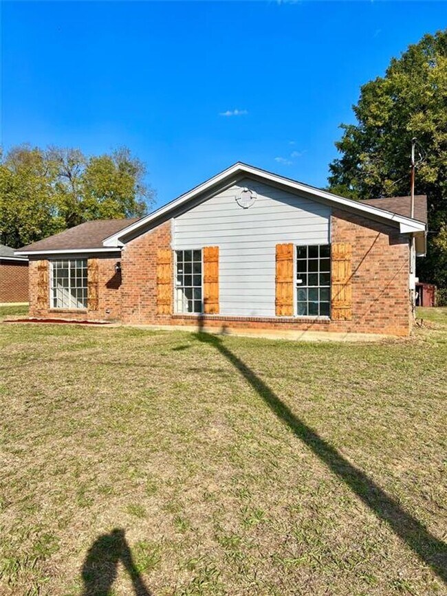 Primary Photo - Freshly renovated 3-bedroom