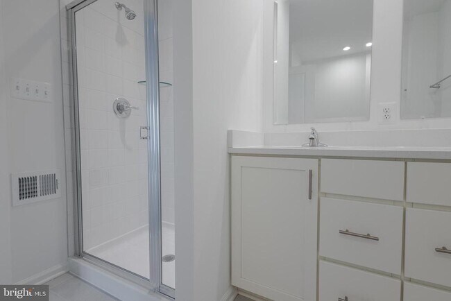 Building Photo - 25 Nymph Rd