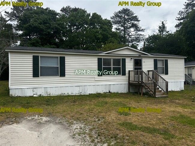 Building Photo - Private Country Feel Close to Downtown
