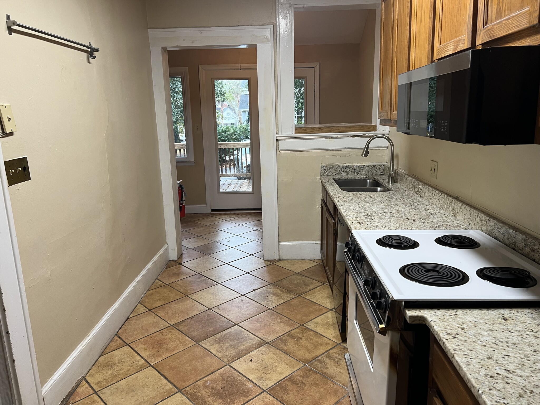 Building Photo - 123 S Pickens St