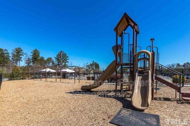 Building Photo - 412 Irving Way