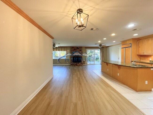 Building Photo - 23708 President Ave