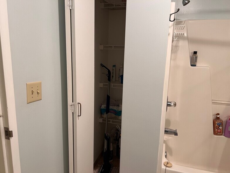 Building Photo - 237 Granby St