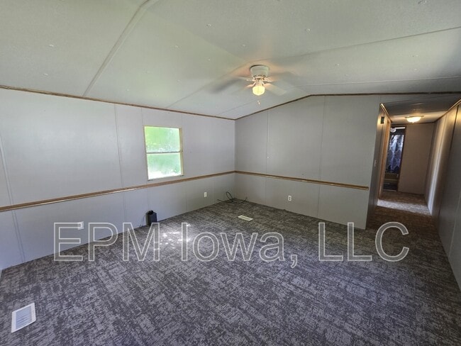 Building Photo - 700 W Ridgeway Ave