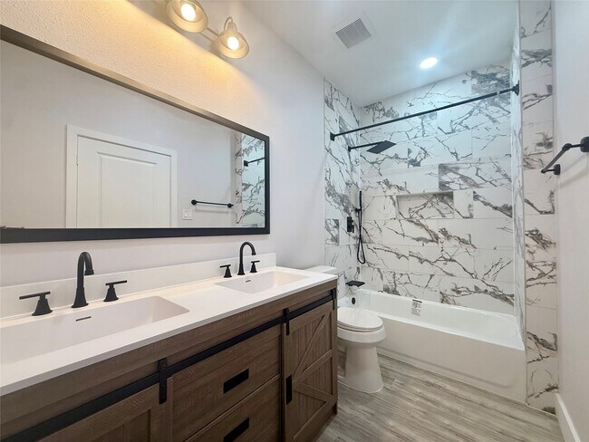 Building Photo - 9508 Quaker Ct