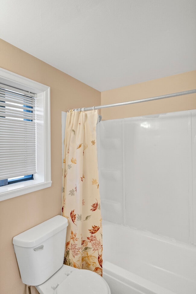 Building Photo - 107 Tonset Ct