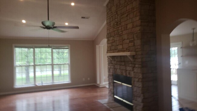 Building Photo - 350 Swindall Cir